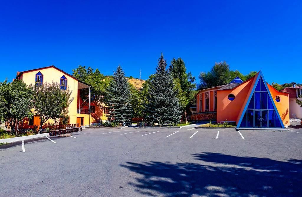 Отель Golden Rooster Hotel Гохт-25